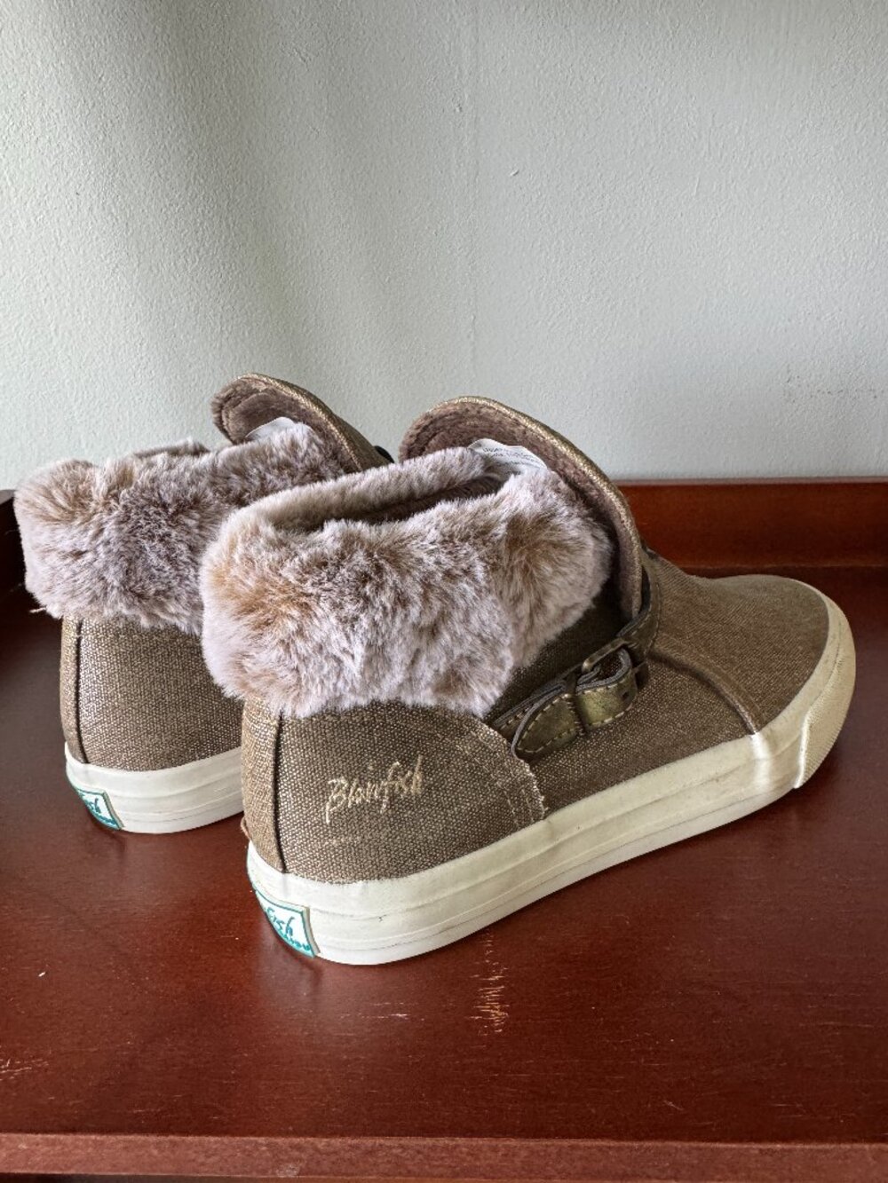 Blowfish Malibu Sherpa Lined Sneakers Size 7